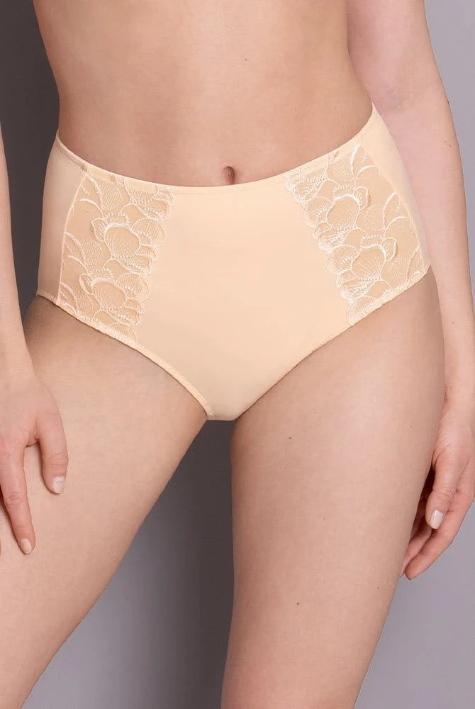 Taillenslip+ Lucia 3 Taillenslip+ Lucia